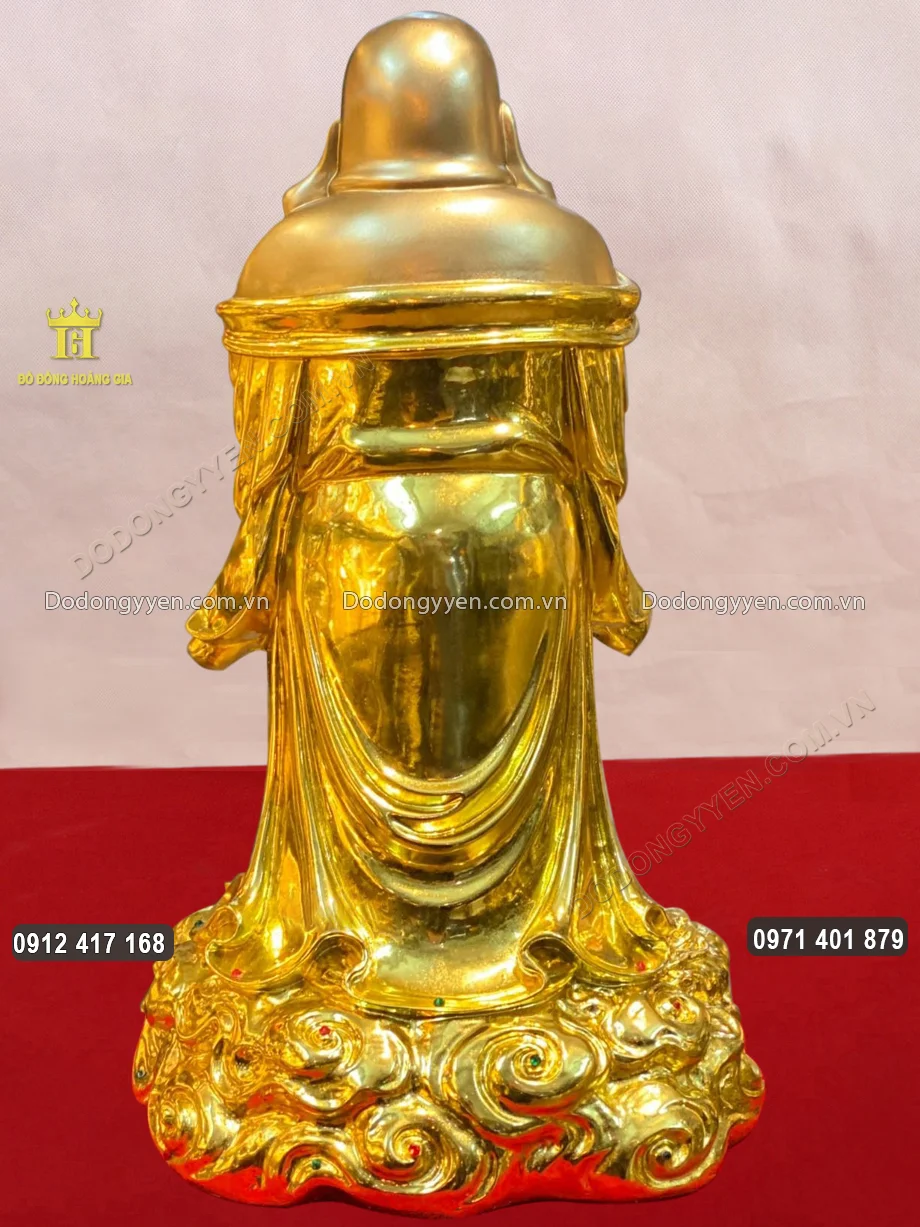 Hình ảnh phía sau của bức tượng đồng